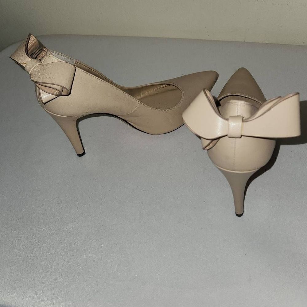 Neiman Marcus Nude Point Toe Pump, Sz. 10 NWOT - Picture 5 of 6